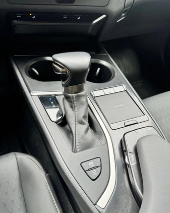 Lexus UX cena 147900 przebieg: 33163, rok produkcji 2021 z Brzeziny małe 466